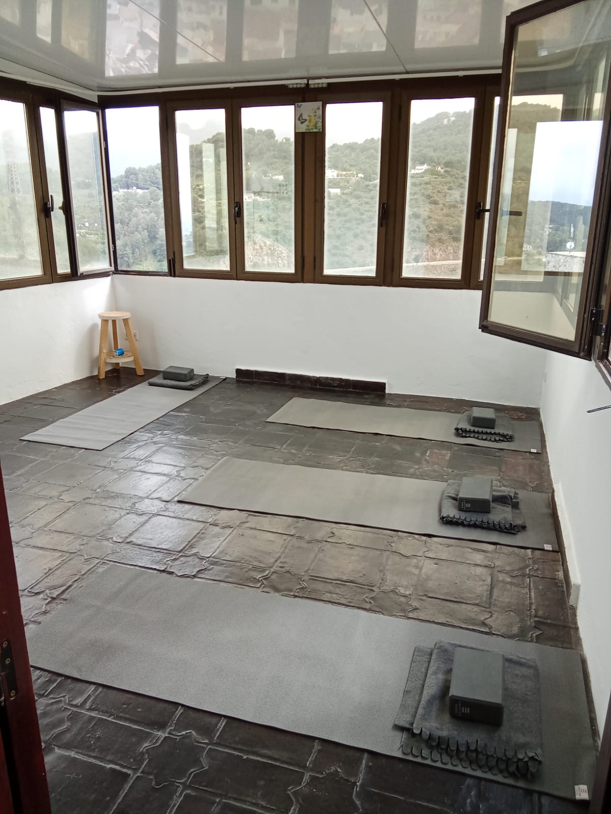 ANNA YOGA STUDIO – CASTILLO DE MONDA
