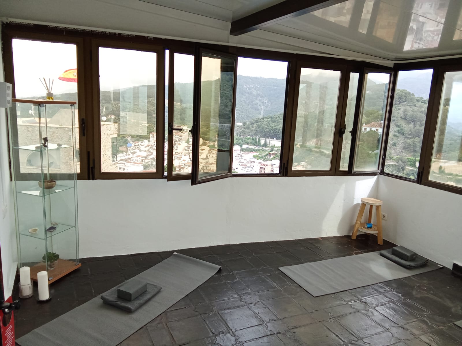 ANNA YOGA STUDIO – CASTILLO DE MONDA
