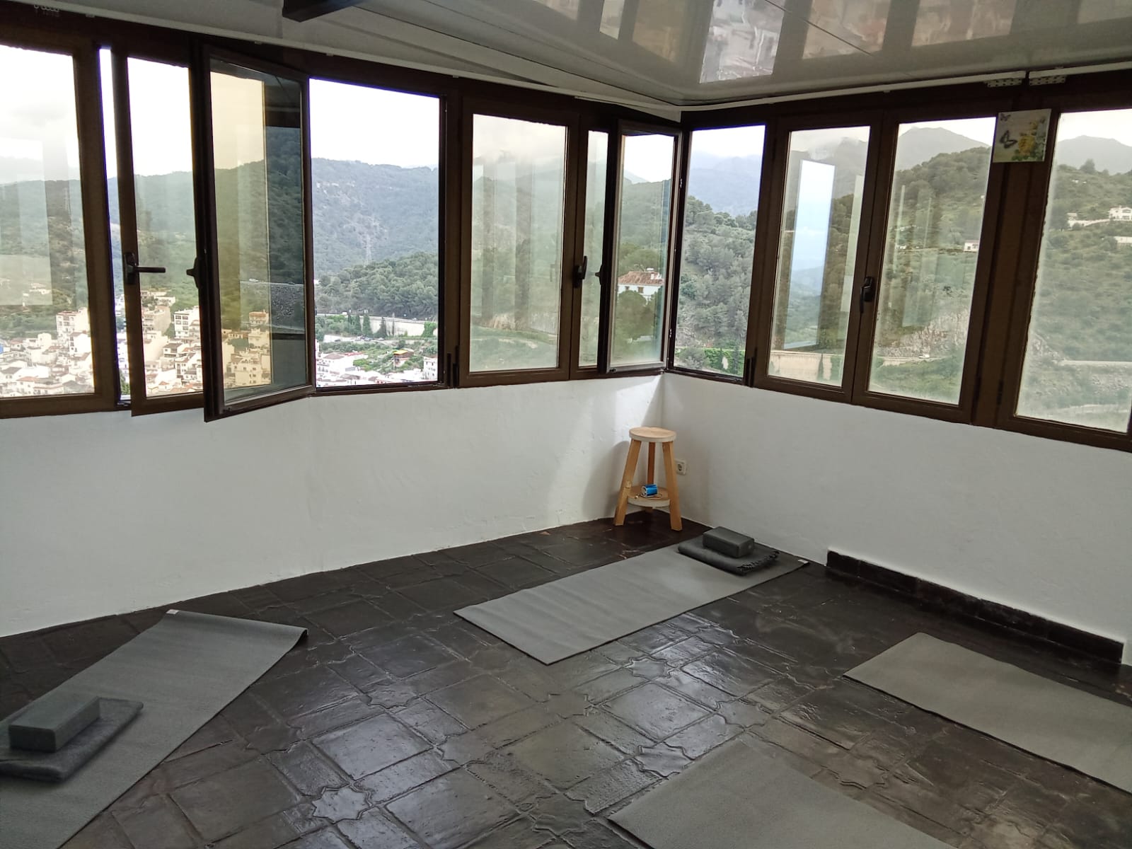 ANNA YOGA STUDIO – CASTILLO DE MONDA