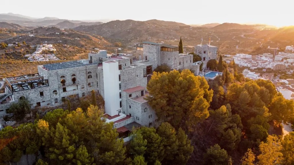 ANNA YOGA STUDIO – CASTILLO DE MONDA