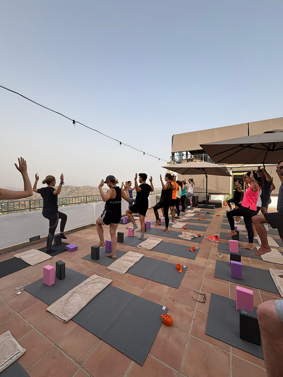 ANNA YOGA STUDIO – YOGA EN EL CASTILLO DE MONDA (21)