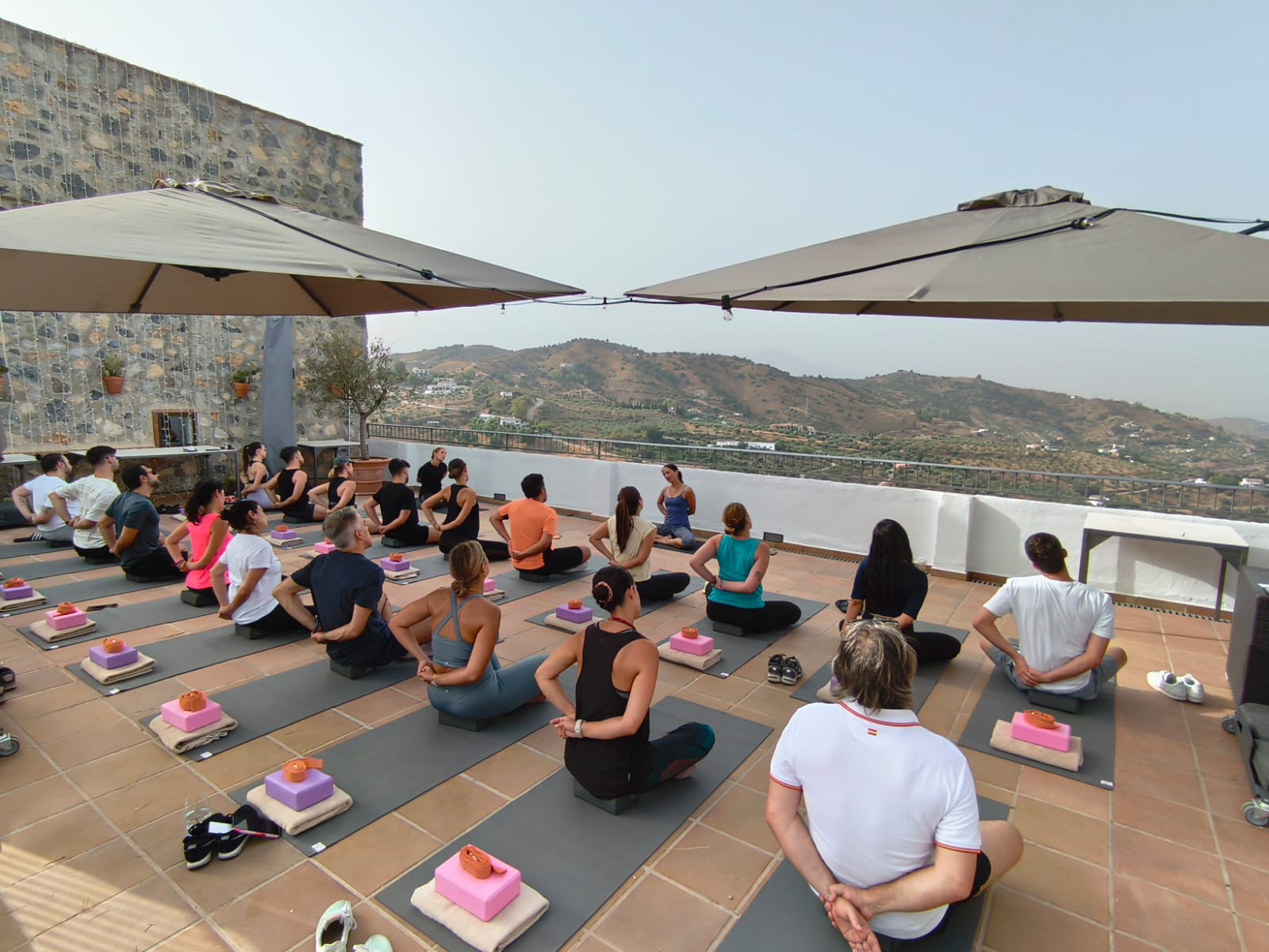 ANNA YOGA STUDIO – YOGA EN EL CASTILLO DE MONDA