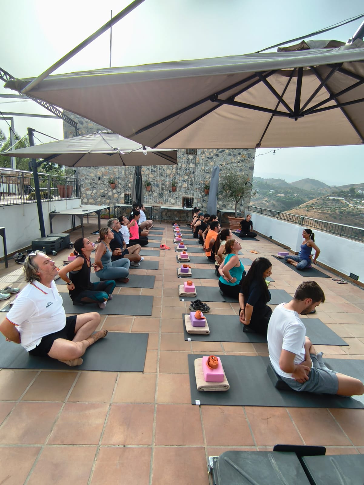 ANNA YOGA STUDIO – YOGA EN EL CASTILLO DE MONDA